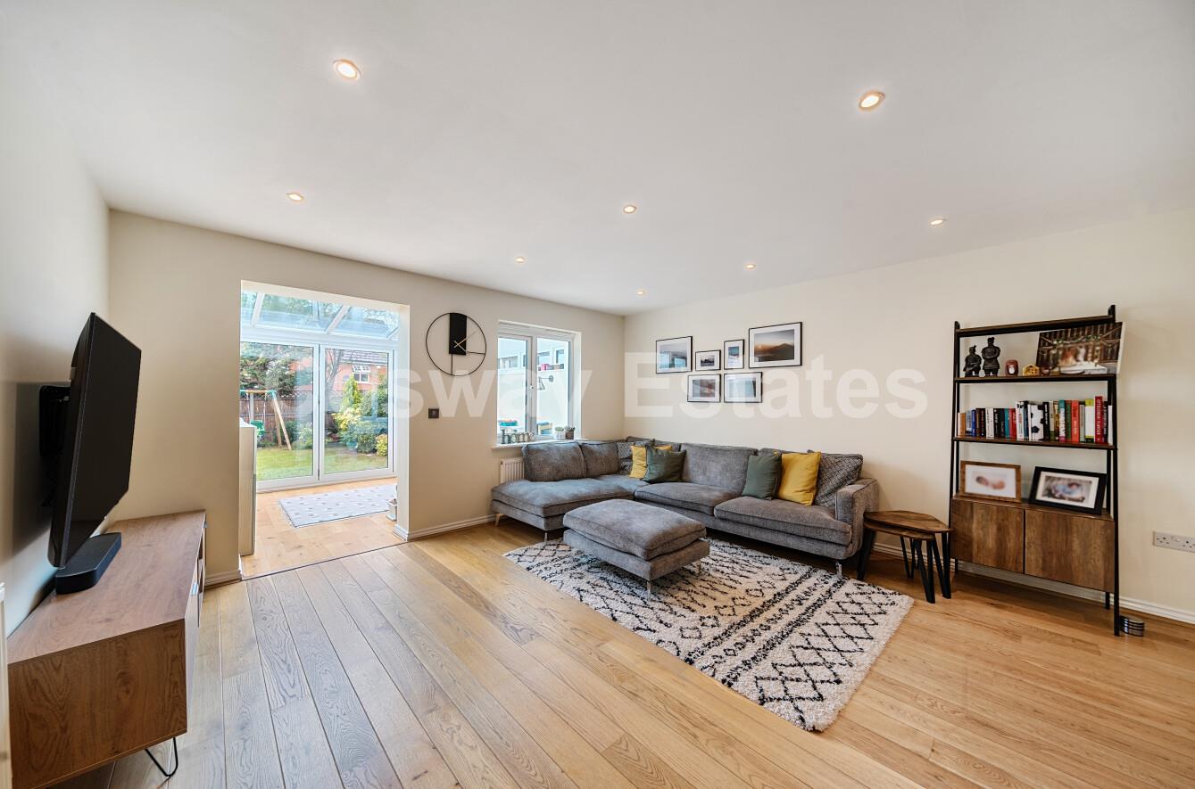 Bampton Drive, Mill Hill, NW7, London